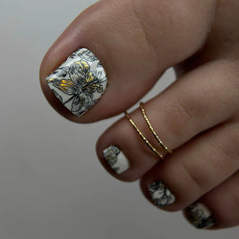 Nail Wraps Pédicure – Fleurs Noires sur Blanc & Effet Feuille d’Or – Réf. WR-427