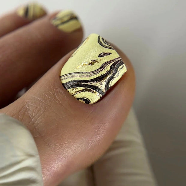 Nail Wraps Pédicure – Jaune & Brun Effet Feuille d’Or – Réf. WR-451