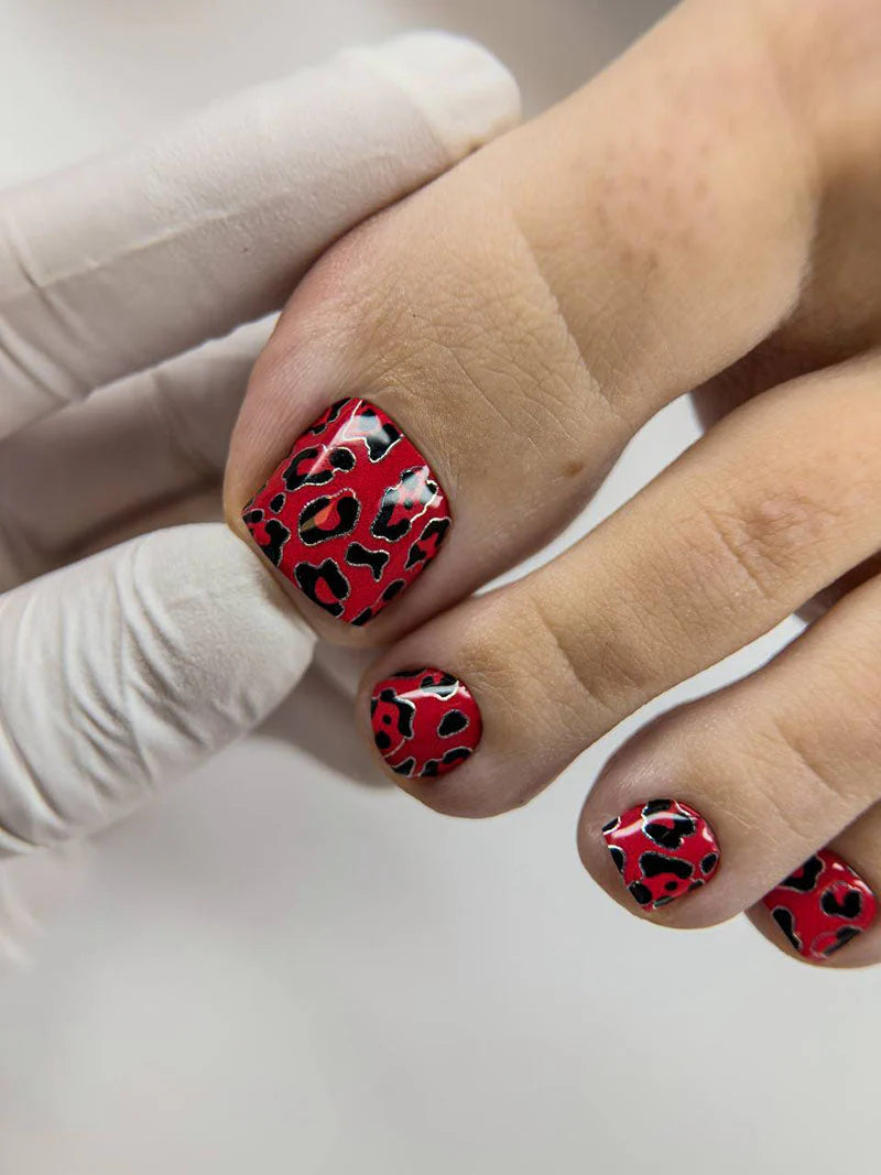 Nail Wraps Pédicure – Léopard Rouge & Effet Argenté – Réf. WR-455