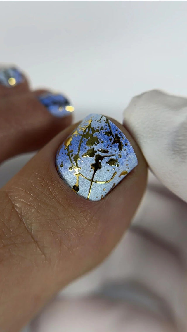 Nail Wraps Pédicure – Effet Artistique Bleu avec Détails Dorés – Réf. WR-657
