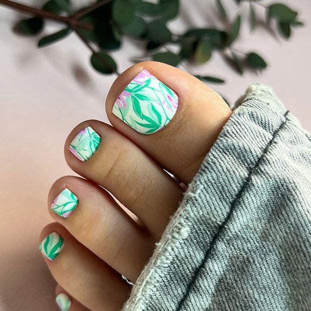 Nail Wraps Pédicure – Motif Fleurs Violettes, Fond Clair – Réf. WR-716