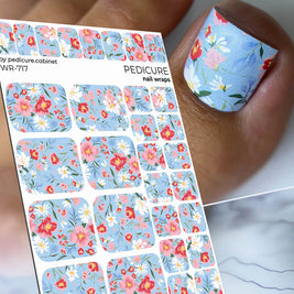 Nail Wraps Pédicure – Motif Petites Fleurs, Fond Bleu – Réf. WR-717