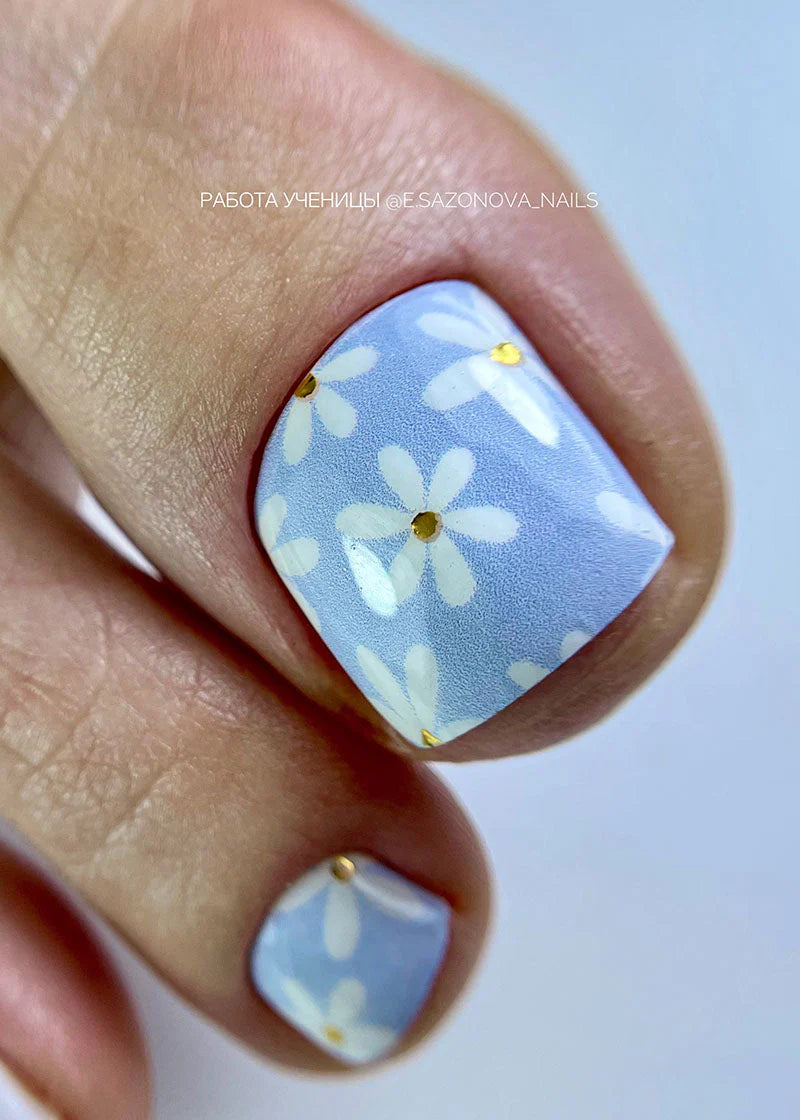 Nail Wraps Pédicure – Motif Camomille sur Fond Bleu avec Effet Feuille d’Or – Réf. WR-874