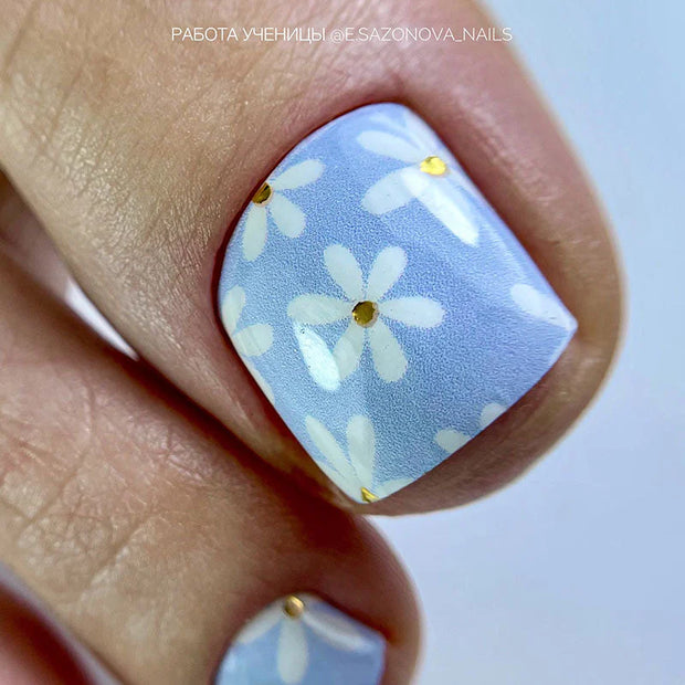 Nail Wraps Pédicure – Motif Camomille sur Fond Bleu avec Effet Feuille d’Or – Réf. WR-874