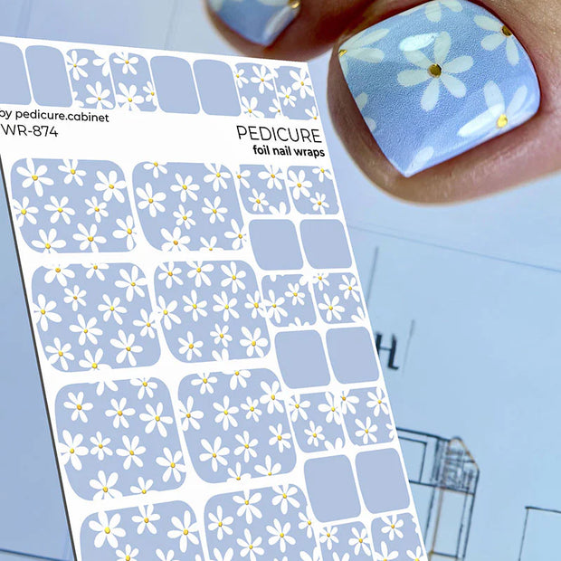 Nail Wraps Pédicure – Motif Camomille sur Fond Bleu avec Effet Feuille d’Or – Réf. WR-874